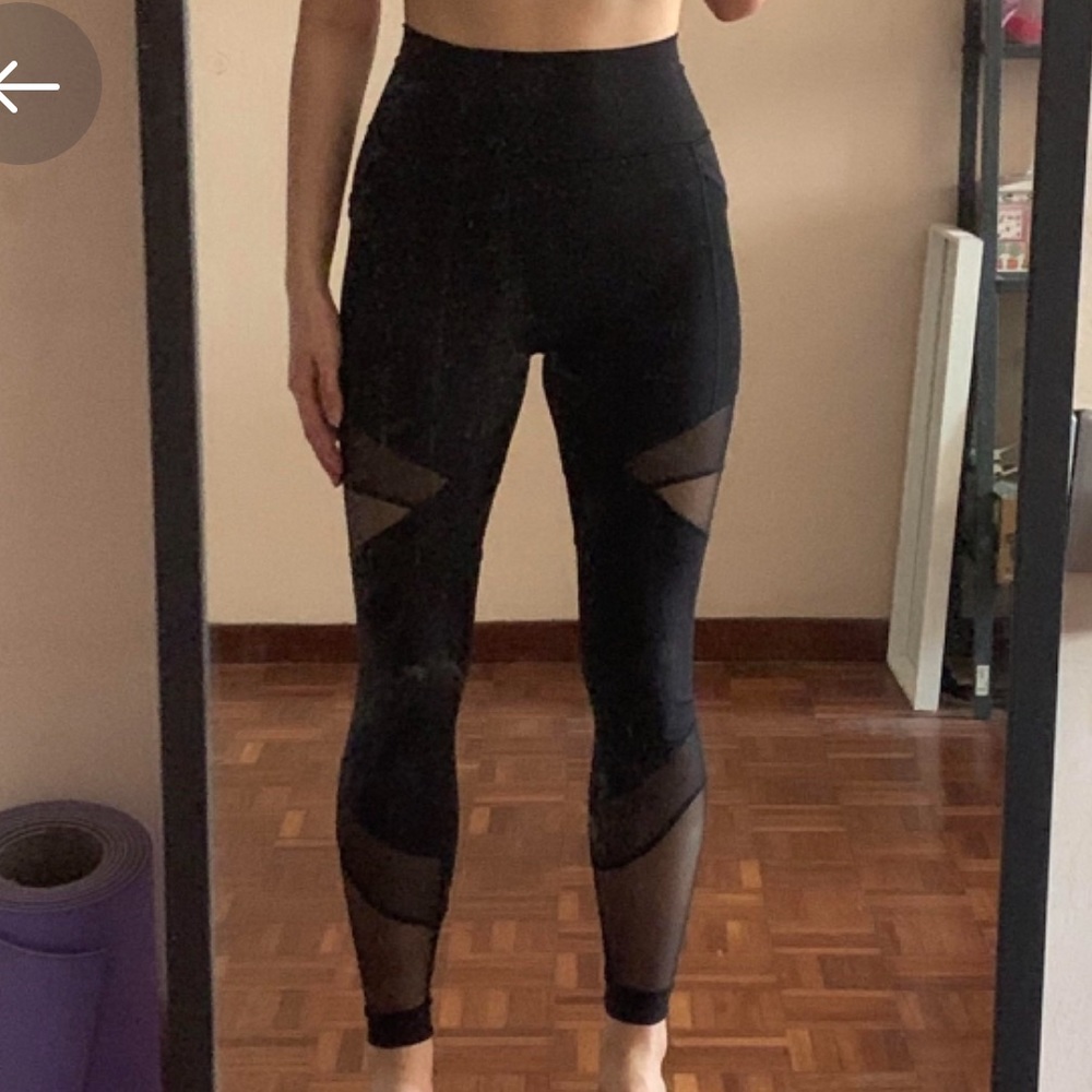 Lululemon size 4 Mesh leggings